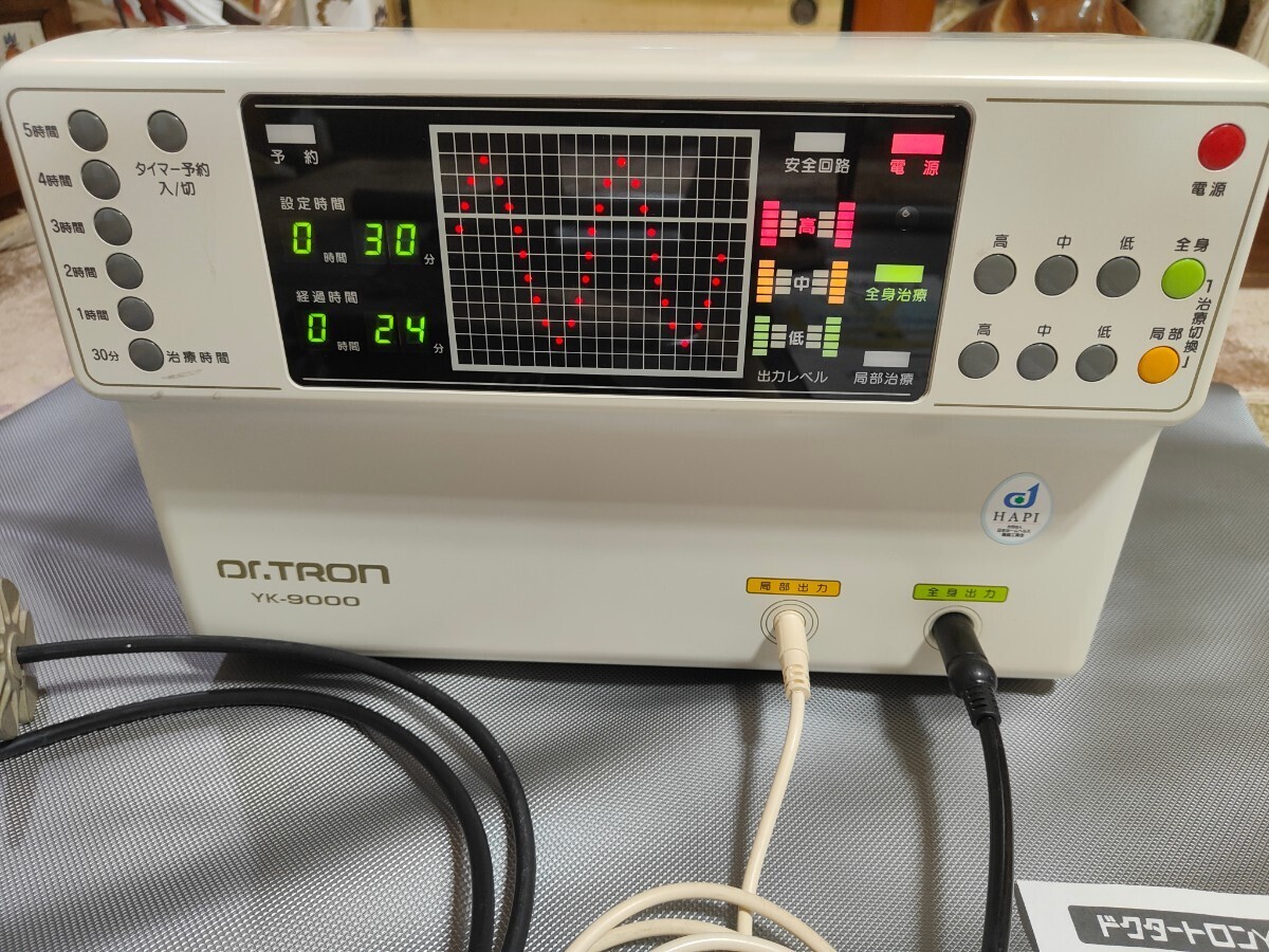 Máy Chăm Sóc Sức Khỏe Dr.TRON YK-9000 Nội Địa Nhật | Hàng Đã Qua Sử Dụng Dr.TRON YK-9000 là dòng máy chăm sóc sức khỏe nội địa Nhật Bản với thiết kế hiện đại, chất lượng hoàn thiện cao và bảng điều khiển trực quan. Sản phẩm phù hợp sử dụng trong gia đình, mang đến trải nghiệm tiện lợi và dễ thao tác. Thông tin sản phẩm Thương hiệu: Dr.TRON Model: YK-9000 Xuất xứ: Nội địa Nhật Bản Điện áp: 100V Tình trạng: Hàng đã qua sử dụng, đã kiểm tra hoạt động trước khi giao. Phụ kiện đi kèm Máy chính Thảm đi kèm Bút điện tử Bộ kiểm tra Dây kết nối Phụ kiện theo hình thực tế Đặc điểm nổi bật ✔ Thiết kế nhỏ gọn, sang trọng. ✔ Bảng điều khiển điện tử rõ ràng, thao tác đơn giản. ✔ Chất liệu bền đẹp, hoàn thiện theo tiêu chuẩn nội địa Nhật. ✔ Phù hợp sử dụng trong gia đình hoặc không gian chăm sóc sức khỏe. ✔ Sản phẩm được kiểm tra hoạt động và vệ sinh trước khi giao đến khách hàng. Lưu ý Hàng đã qua sử dụng nên có thể có một số dấu hiệu sử dụng nhẹ theo thời gian. Hình ảnh là sản phẩm thực tế. Phụ kiện đi kèm theo từng máy thực tế. Quý khách vui lòng liên hệ shop để được hỗ trợ thêm thông tin trước khi đặt hàng. Máy Chăm Sóc Sức Khỏe Dr.TRON YK-9000 Nội Địa Nhật | Hàng Đã Qua Sử Dụng Dr.TRON YK-9000 là dòng máy chăm sóc sức khỏe nội địa Nhật Bản với thiết kế hiện đại, chất lượng hoàn thiện cao và bảng điều khiển trực quan. Sản phẩm phù hợp sử dụng trong gia đình, mang đến trải nghiệm tiện lợi và dễ thao tác. Thông tin sản phẩm Thương hiệu: Dr.TRON Model: YK-9000 Xuất xứ: Nội địa Nhật Bản Điện áp: 100V Tình trạng: Hàng đã qua sử dụng, đã kiểm tra hoạt động trước khi giao. Phụ kiện đi kèm Máy chính Thảm đi kèm Bút điện tử Bộ kiểm tra Dây kết nối Phụ kiện theo hình thực tế Đặc điểm nổi bật ✔ Thiết kế nhỏ gọn, sang trọng. ✔ Bảng điều khiển điện tử rõ ràng, thao tác đơn giản. ✔ Chất liệu bền đẹp, hoàn thiện theo tiêu chuẩn nội địa Nhật. ✔ Phù hợp sử dụng trong gia đình hoặc không gian chăm sóc sức khỏe. ✔ Sản phẩm được kiểm tra hoạt động và vệ sinh trước khi giao đến khách hàng. Lưu ý Hàng đã qua sử dụng nên có thể có một số dấu hiệu sử dụng nhẹ theo thời gian. Hình ảnh là sản phẩm thực tế. Phụ kiện đi kèm theo từng máy thực tế. Quý khách vui lòng liên hệ shop để được hỗ trợ thêm thông tin trước khi đặt hàng.
